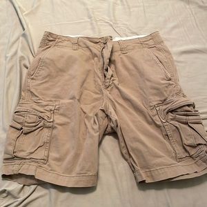 Old navy men’s khaki cargo shorts, nearly new